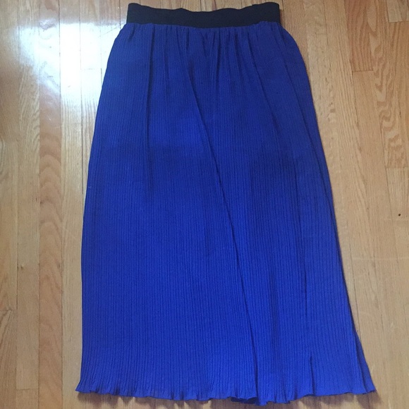 Pleated royal blue skirt - Picture 1 of 2
